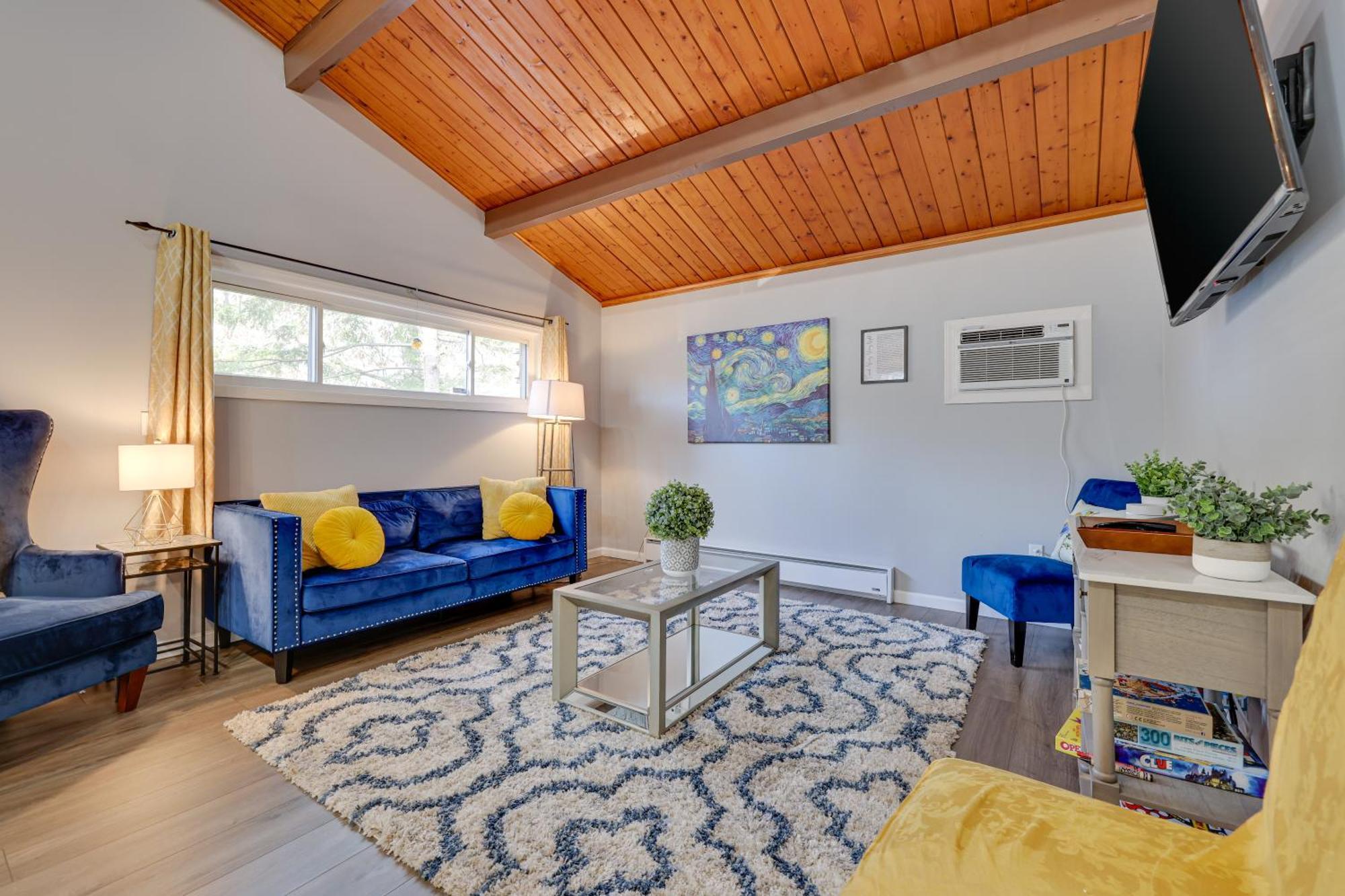Gogh Themed Home-all Community Amenities Included! Sandyville