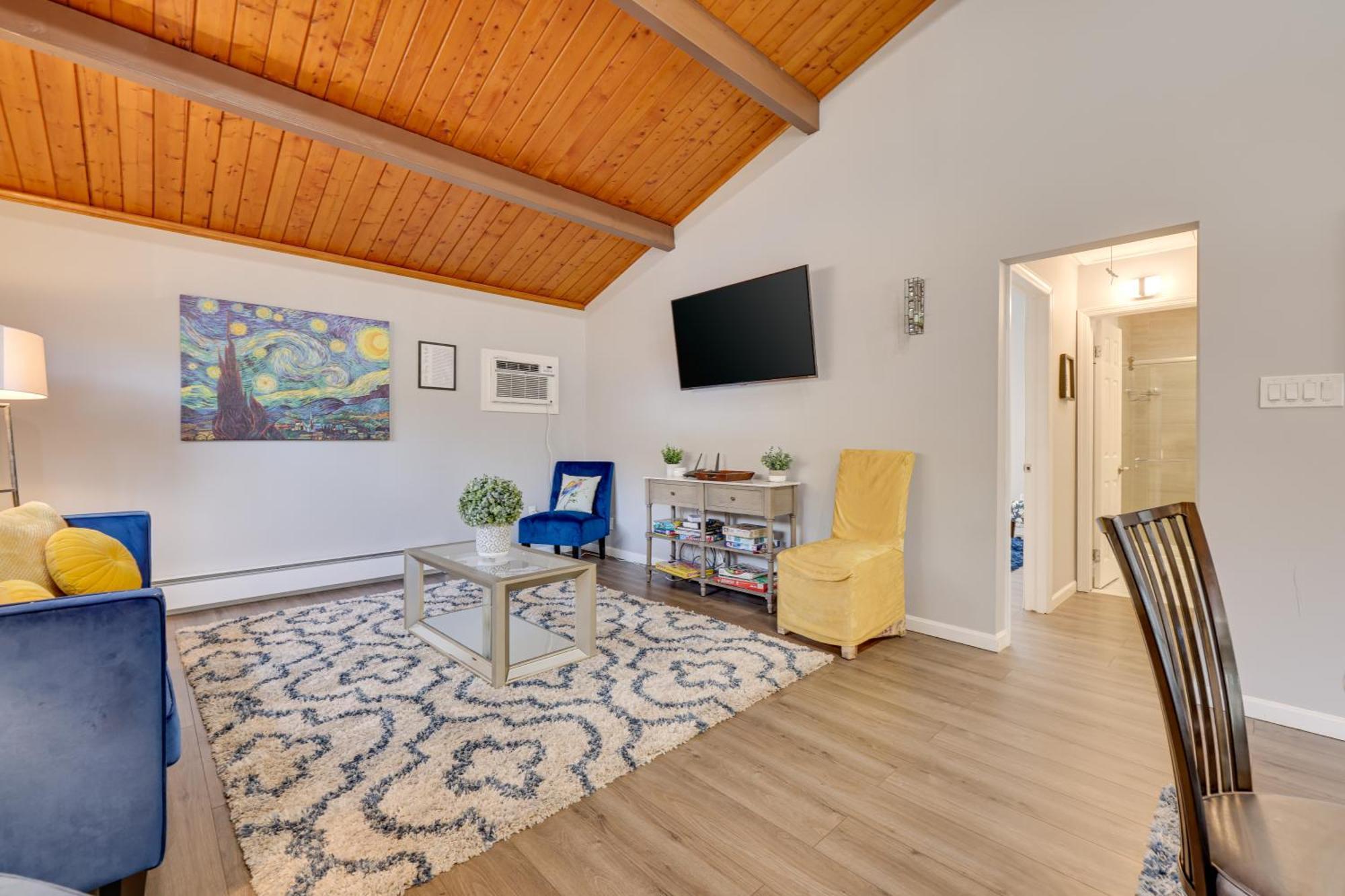 Gogh Themed Home-all Community Amenities Included! Sandyville